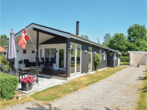 Three-Bedroom Holiday Home in Farvang